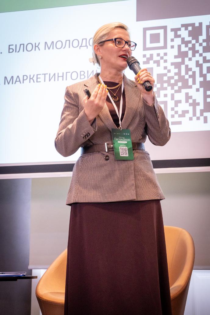 Виступ дієтолога професора Олени Няньковської у Львові в BANKHOTEL на науково-практичній конференції ГастроДерм 2026